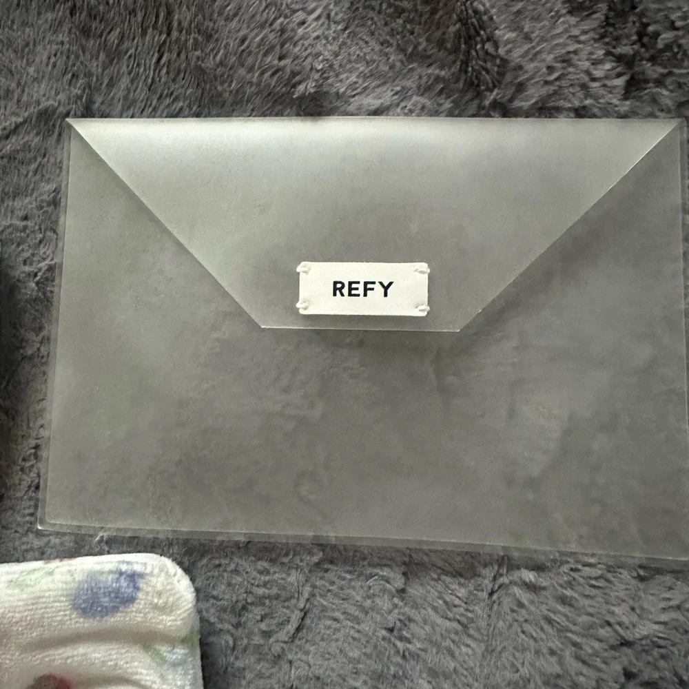 Makeup bag lot (Djerf Avenue & Refy) - Picture 4 of 4